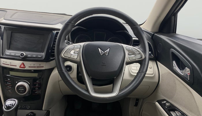 2022 Mahindra XUV300 W8 (O) 1.2 PETROL, Petrol, Manual, 47,398 km, Steering Wheel Close Up