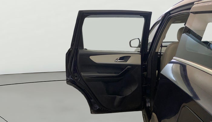 2021 Mahindra XUV700 AX7 Petrol MT 7 STR, Petrol, Manual, 88,529 km, LHS Rear Door