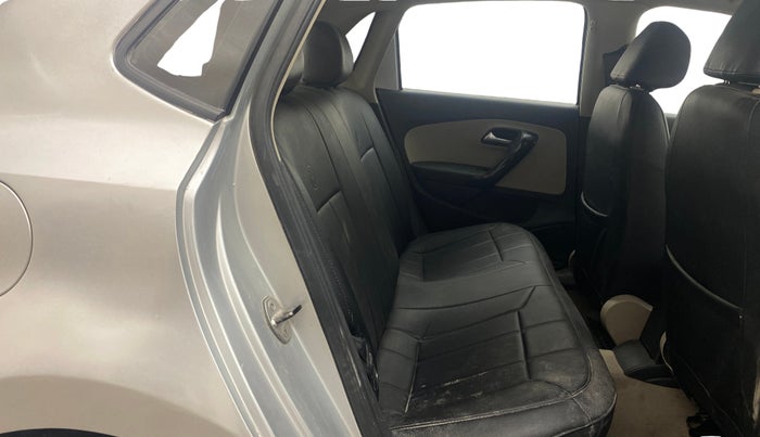 2013 Volkswagen Polo COMFORTLINE 1.2L, Diesel, Manual, 1,08,253 km, Right Side Rear Door Cabin