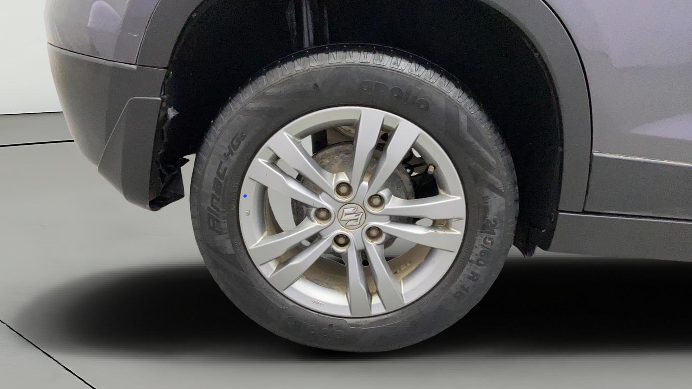 2017 Maruti Vitara Brezza ZDI, Diesel, Manual, 55,359 km, Right Rear Wheel