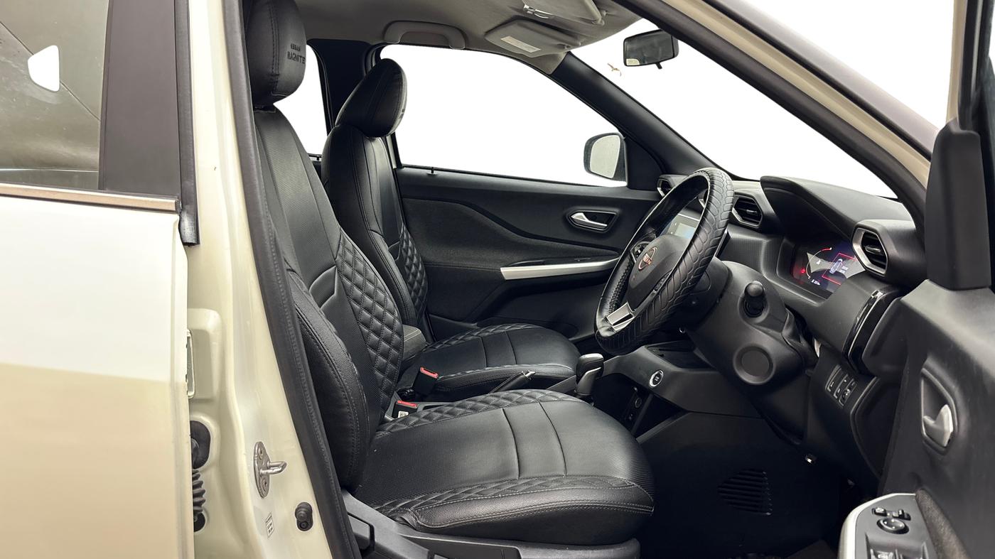 2022 Nissan MAGNITE XV TURBO CVT DUAL TONE, Petrol, Automatic, 40,359 km, Right Side Front Door Cabin