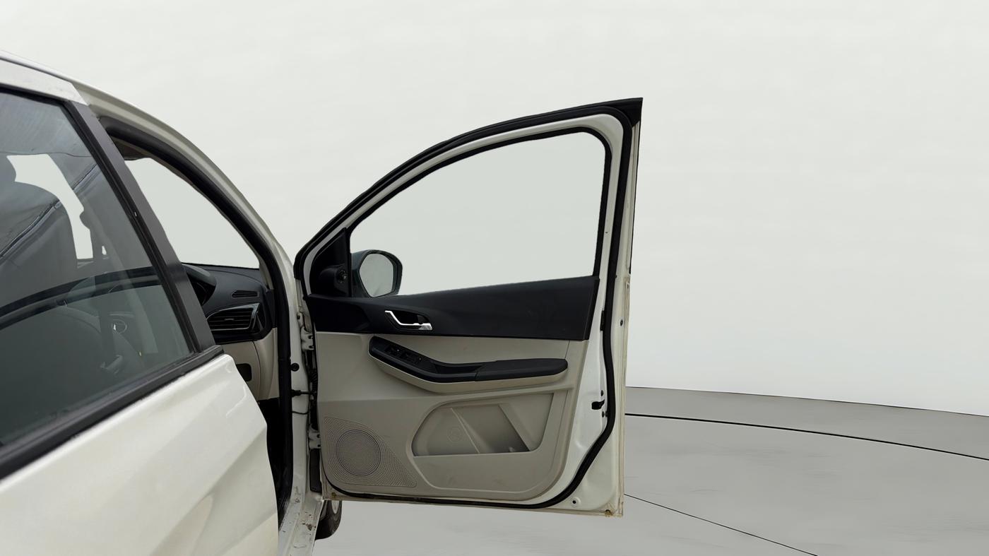 2022 Tata Tiago XZ PLUS CNG, CNG, Manual, 54,783 km, RHS Front Door