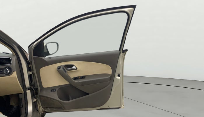 2012 Volkswagen Vento HIGHLINE DIESEL 1.6, Diesel, Manual, 1,31,890 km, RHS Front Door