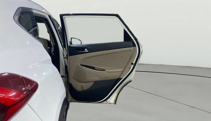 2018 Hyundai Tucson GLS 4WD AT DIESEL, Diesel, Automatic, 1,28,073 km, RHS Rear Door