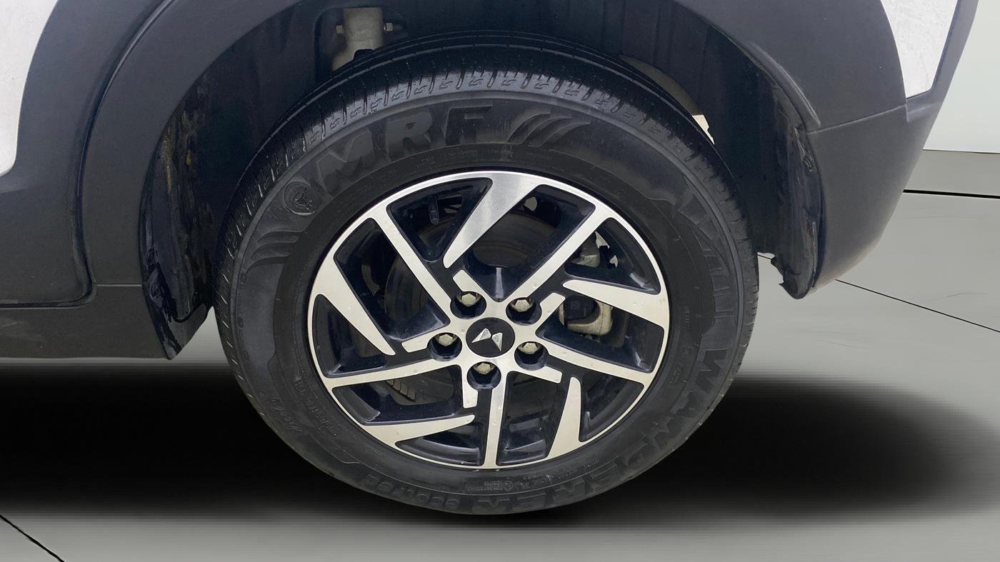 2024 Mahindra XUV 3XO AX5L 1.2 TGDi AT, Petrol, Automatic, 21,912 km, Left Rear Wheel
