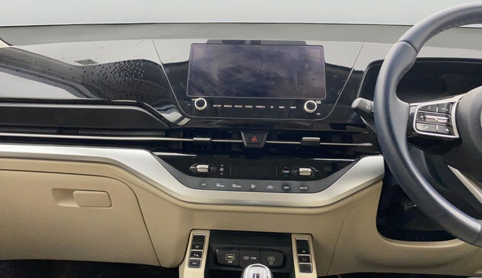 2022 KIA CARENS LUXURY PLUS 1.4 PETROL 6 STR, Petrol, Manual, 80,093 km, Air Conditioner