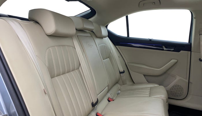 2016 Skoda Superb L&K 1.8 TSI AT, Petrol, Automatic, 52,309 km, Right Side Rear Door Cabin