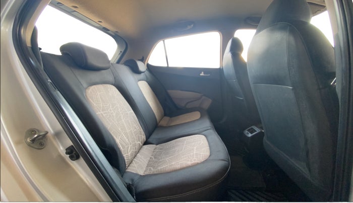 2016 Hyundai Grand i10 ASTA (O) AT 1.2 KAPPA VTVT, Petrol, Automatic, 88,175 km, Right Side Rear Door Cabin