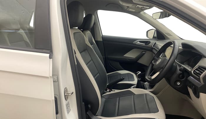 2023 Volkswagen TAIGUN HIGHLINE 1.0 TSI MT, Petrol, Manual, 27,931 km, Right Side Front Door Cabin