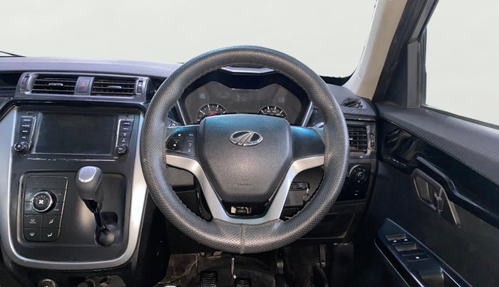 2018 Mahindra KUV 100 NXT K8 P 6 STR, Petrol, Manual, 85,392 km, Steering Wheel Close Up