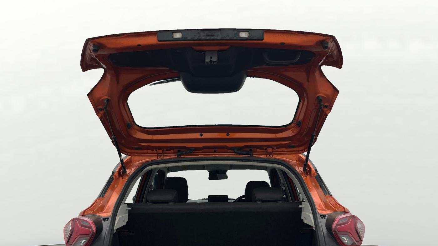 2022 Tata PUNCH CREATIVE  AMT, Petrol, Automatic, 30,558 km, Boot Door Open