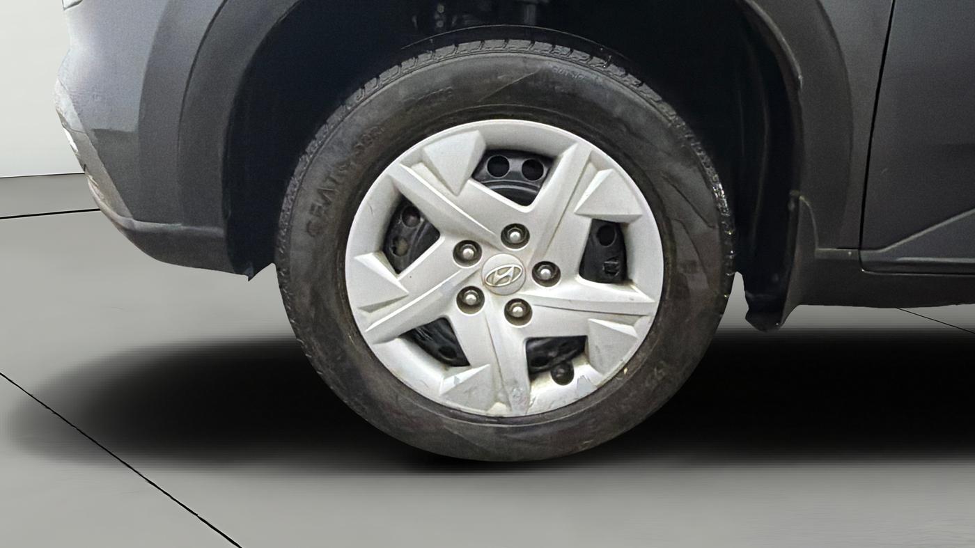 2021 Hyundai VENUE S 1.2, Petrol, Manual, 89,300 km, Left Front Wheel