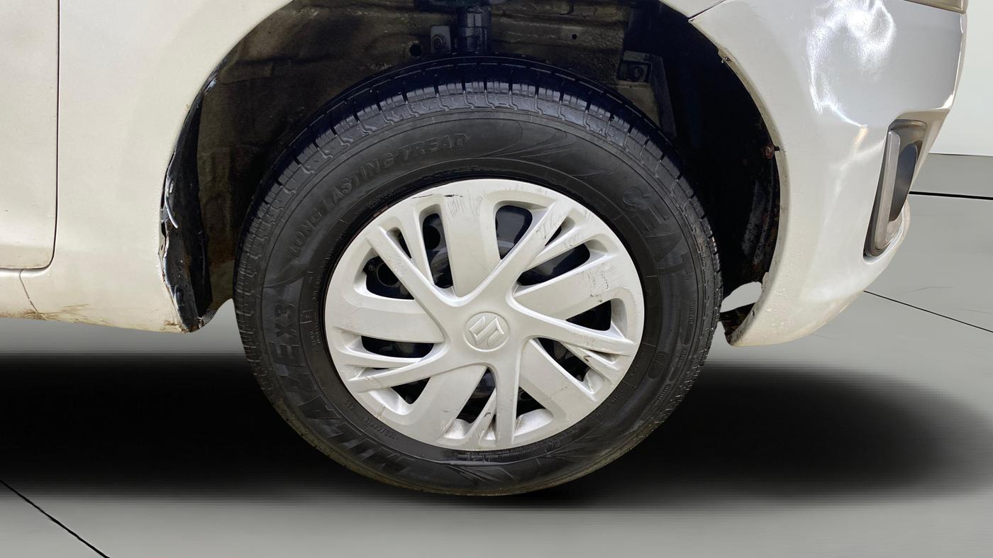 2015 Maruti Swift VXI, Petrol, Manual, 99,713 km, Right Front Wheel