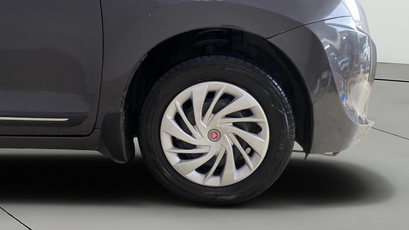 2017 Maruti Baleno DELTA DIESEL 1.3, Diesel, Manual, 99,669 km, Right Front Wheel
