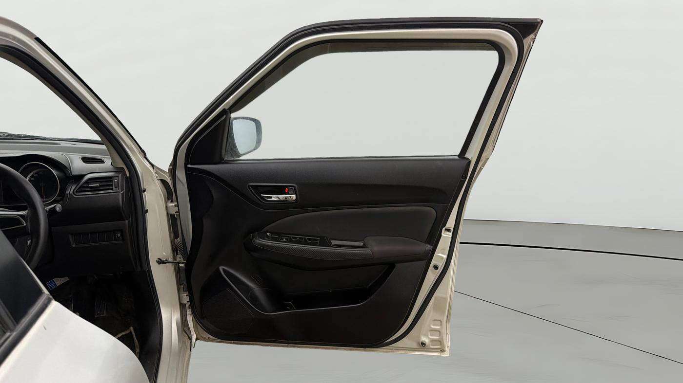 2018 Maruti Swift VXI, Petrol, Manual, 15,729 km, RHS Front Door
