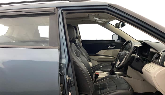 2021 Mahindra XUV300 W8 1.5 DIESEL, Diesel, Manual, 92,815 km, Right Side Front Door Cabin