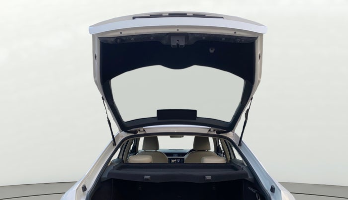 2017 Skoda Octavia STYLE PLUS AT 1.8 TSI, Petrol, Automatic, 49,876 km, Boot Door Open