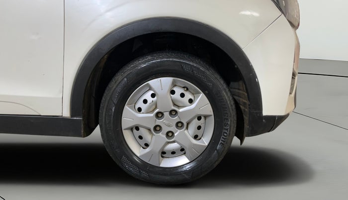 2020 Mahindra XUV300 W4 1.5 DIESEL, Diesel, Manual, 75,621 km, Right Front Wheel