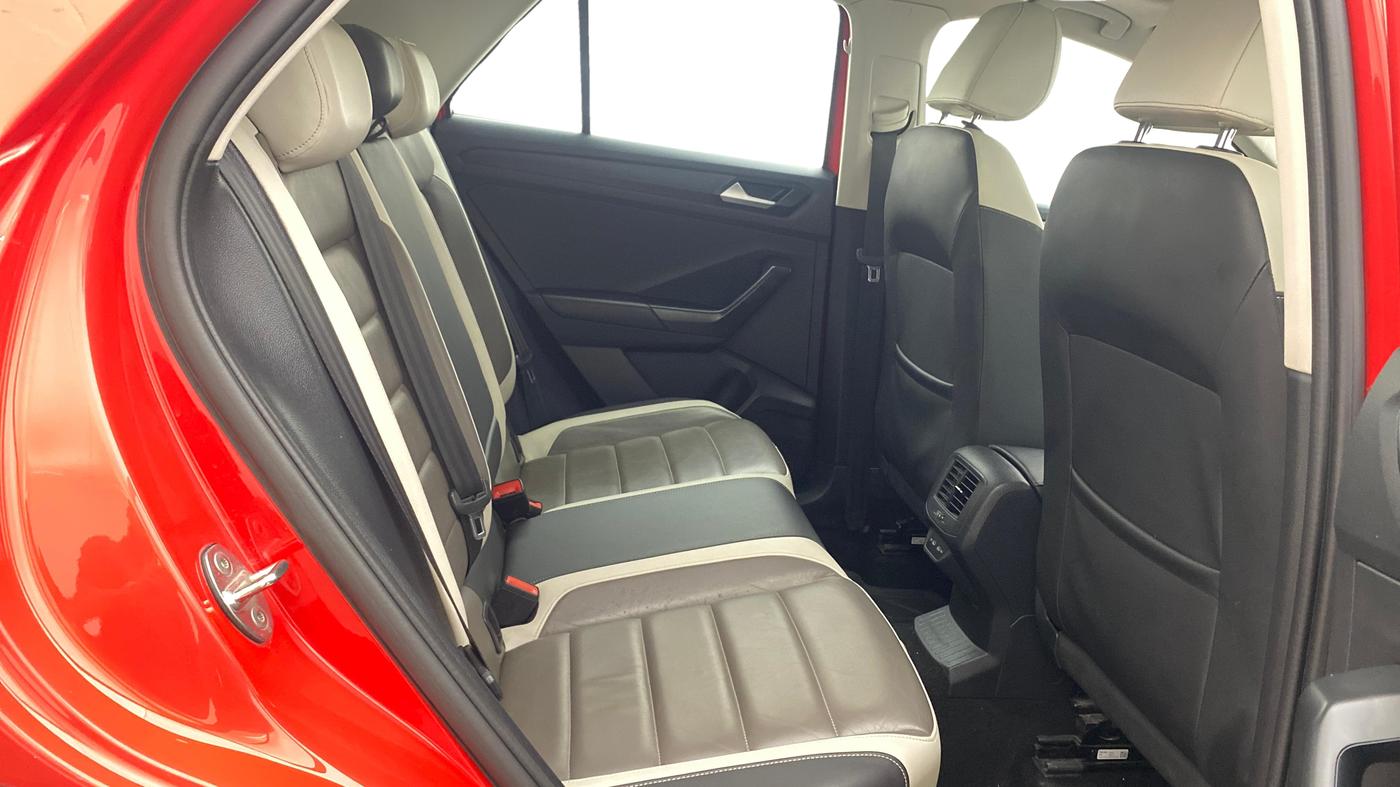 2021 Volkswagen T-ROC 1.5 TSI AT, Petrol, Automatic, 1,20,900 km, Right Side Rear Door Cabin