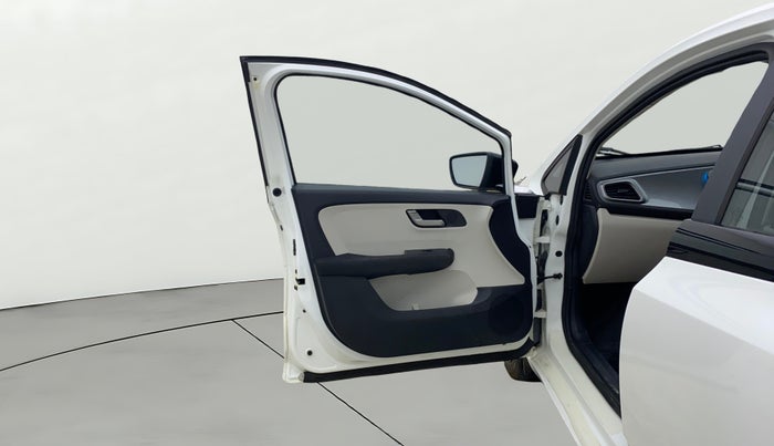 2024 Tata ALTROZ XZ CNG, CNG, Manual, 23,376 km, LHS Front Door