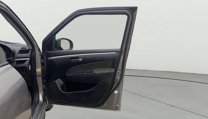 2014 Maruti Swift VDI, Diesel, Manual, 1,35,287 km, RHS Front Door