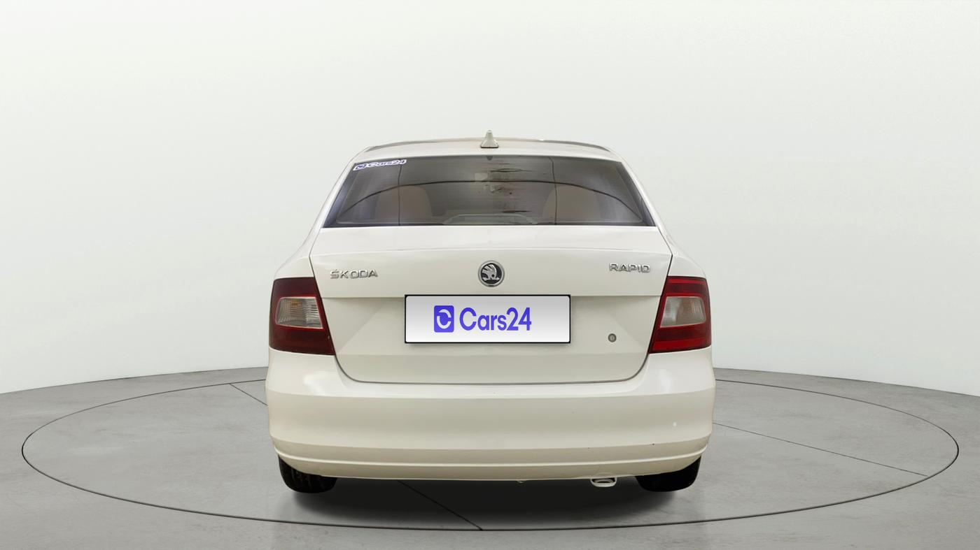 2014 Skoda Rapid AMBITION 1.6 MPI MT PLUS, Petrol, Manual, 76,277 km, Back/Rear