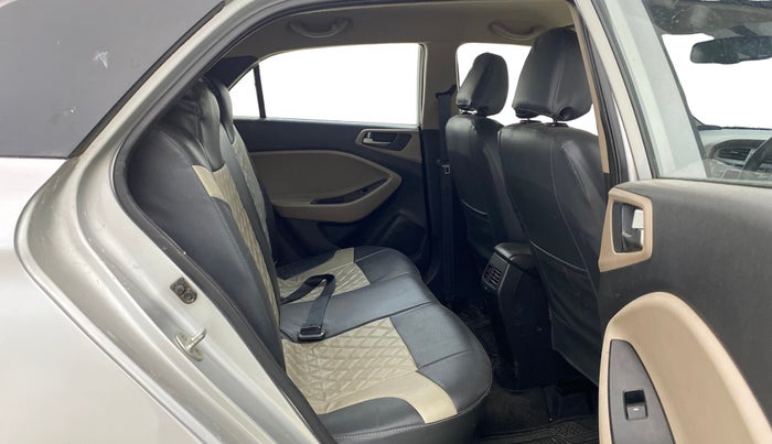 2015 Hyundai Elite i20 SPORTZ 1.2, Petrol, Manual, 1,08,739 km, Right Side Rear Door Cabin