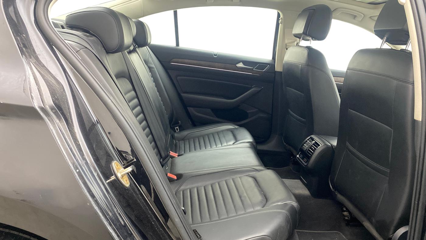 2018 Volkswagen Passat HIGHLINE DSG, Diesel, Automatic, 85,093 km, Right Side Rear Door Cabin