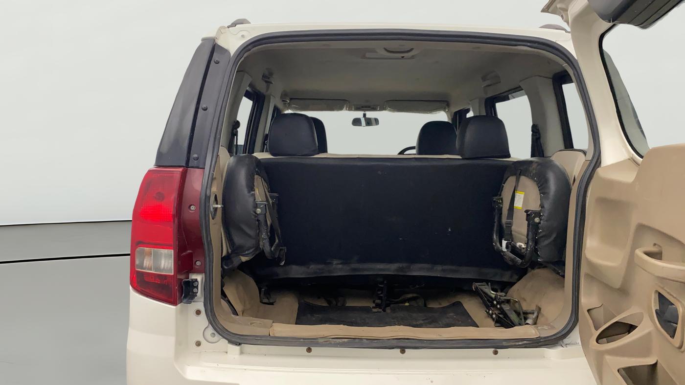 2017 Mahindra TUV300 T8, Diesel, Manual, 87,345 km, Boot Open Zoomed View