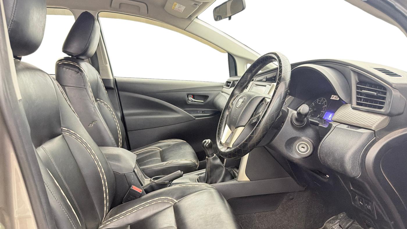 2019 Toyota Innova Crysta 2.7 GX 7 STR MT, Petrol, Manual, 76,419 km, Right Side Front Door Cabin