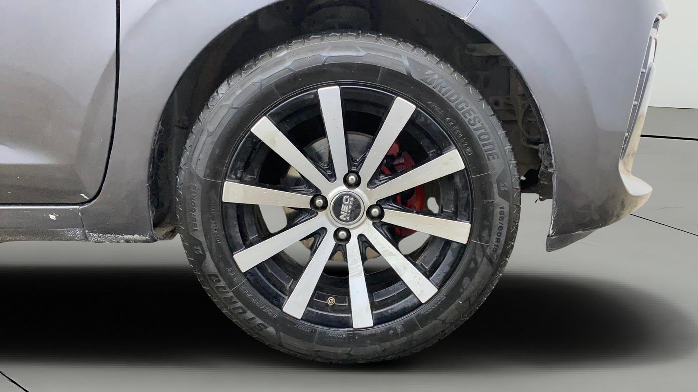 2023 Hyundai AURA SX 1.2 CNG, CNG, Manual, 78,218 km, Right Front Wheel