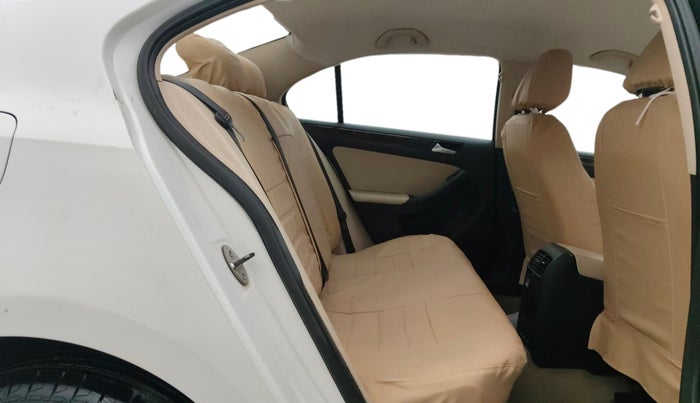 2014 Volkswagen Jetta COMFORTLINE TSI, Petrol, Manual, 1,11,587 km, Right Side Rear Door Cabin