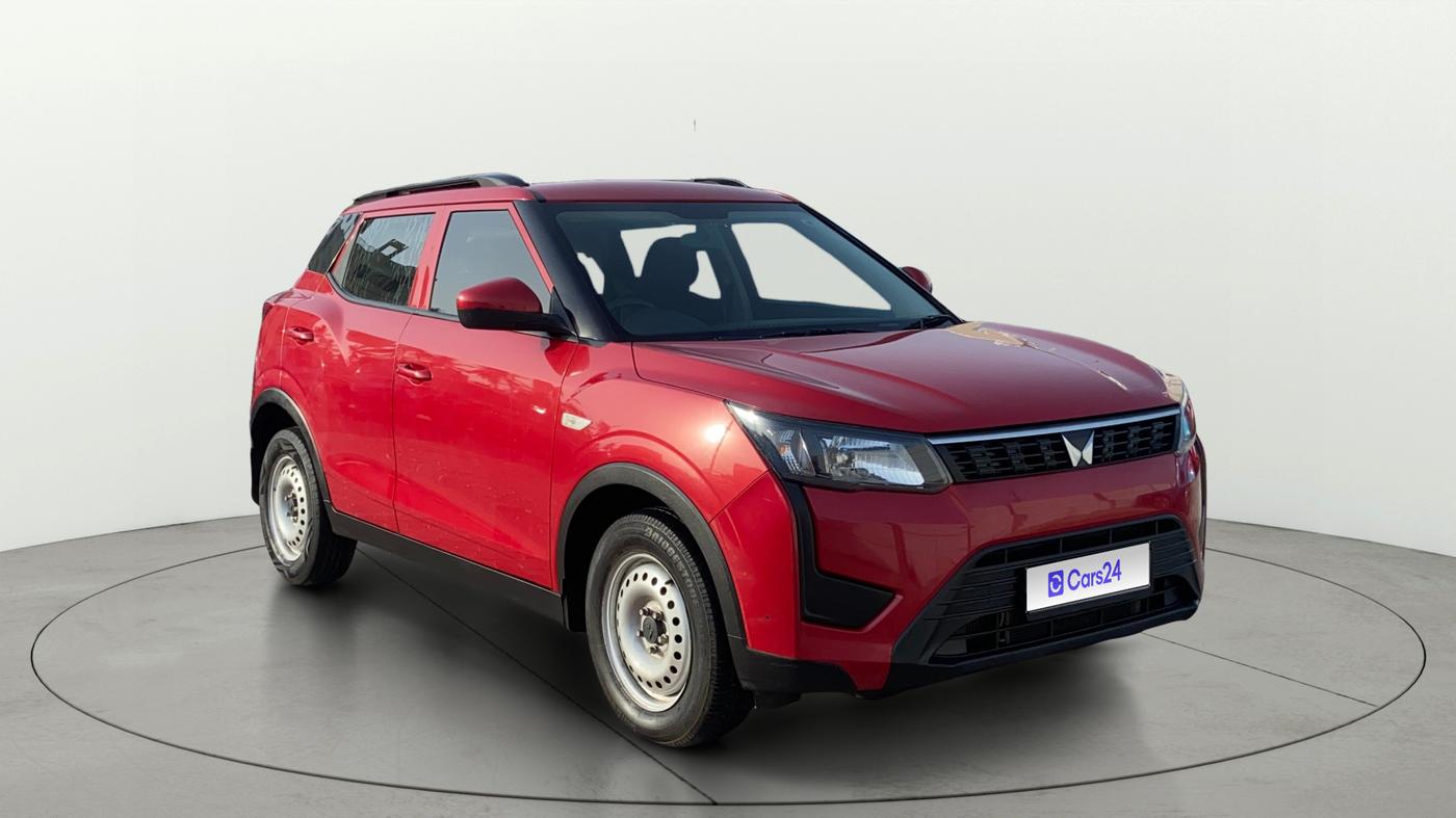 2024 Mahindra XUV300 W4 1.2 PETROL, Petrol, Manual, 49,468 km, Right Front Diagonal