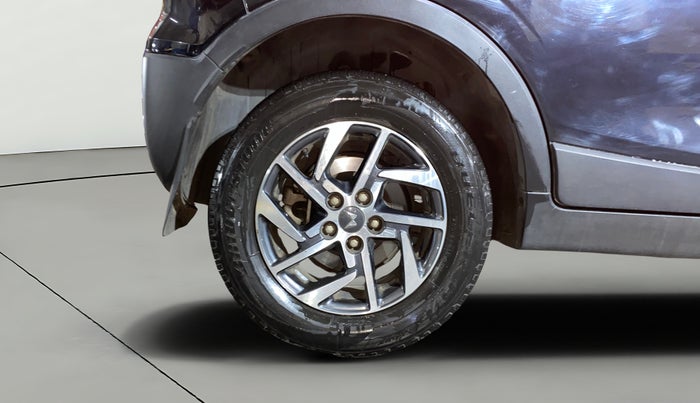 2023 Mahindra XUV300 W8 (O) 1.2 PETROL, Petrol, Manual, 27,501 km, Right Rear Wheel