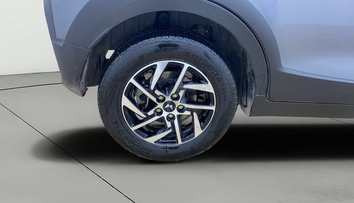 2024 Mahindra XUV 3XO AX5 1.2 L TCMPFi, Petrol, Manual, 27,203 km, Right Rear Wheel