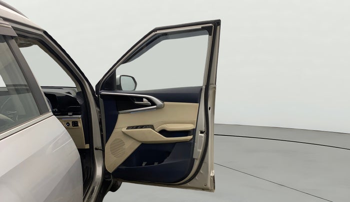 2023 KIA CARENS LUXURY 1.5 TURBO PETROL IMT 7 STR, Petrol, Manual, 60,141 km, RHS Front Door