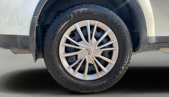 2017 Mahindra XUV500 W6, Diesel, Manual, 88,820 km, Right Rear Wheel