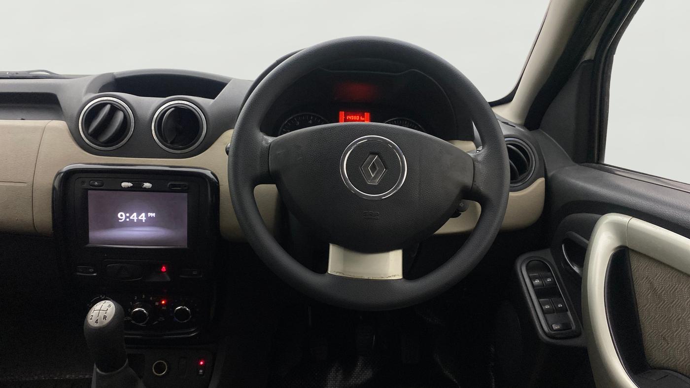 2013 Renault Duster 85 PS RXL DIESEL, Diesel, Manual, 1,49,779 km, Steering Wheel Close Up