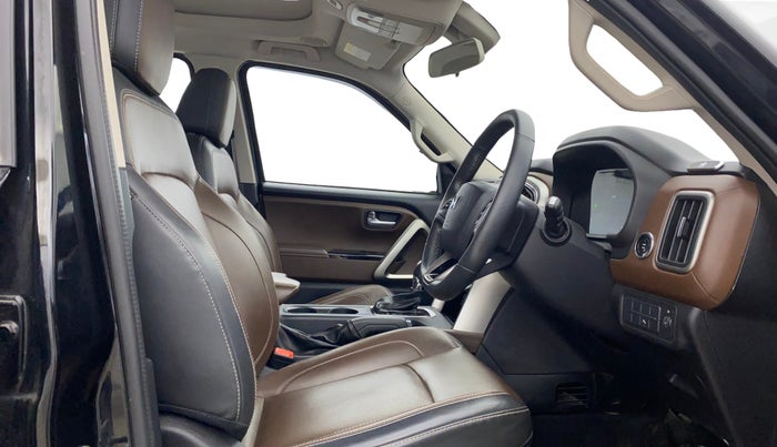 2022 Mahindra SCORPIO-N Z8 L PETROL AT 7 STR, Petrol, Automatic, 37,579 km, Right Side Front Door Cabin