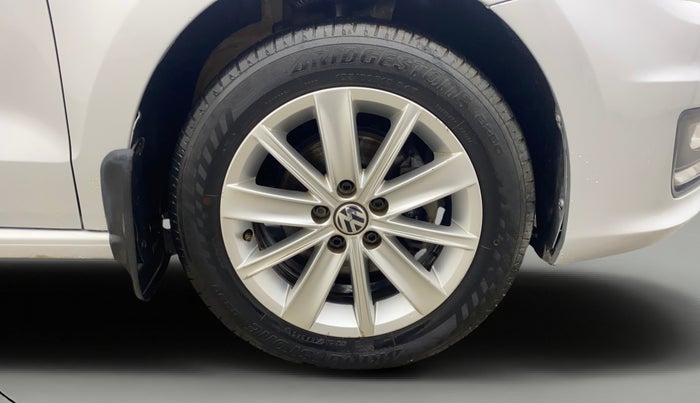 2016 Volkswagen Vento HIGHLINE 1.6 MPI, Petrol, Manual, 58,938 km, Right Front Wheel
