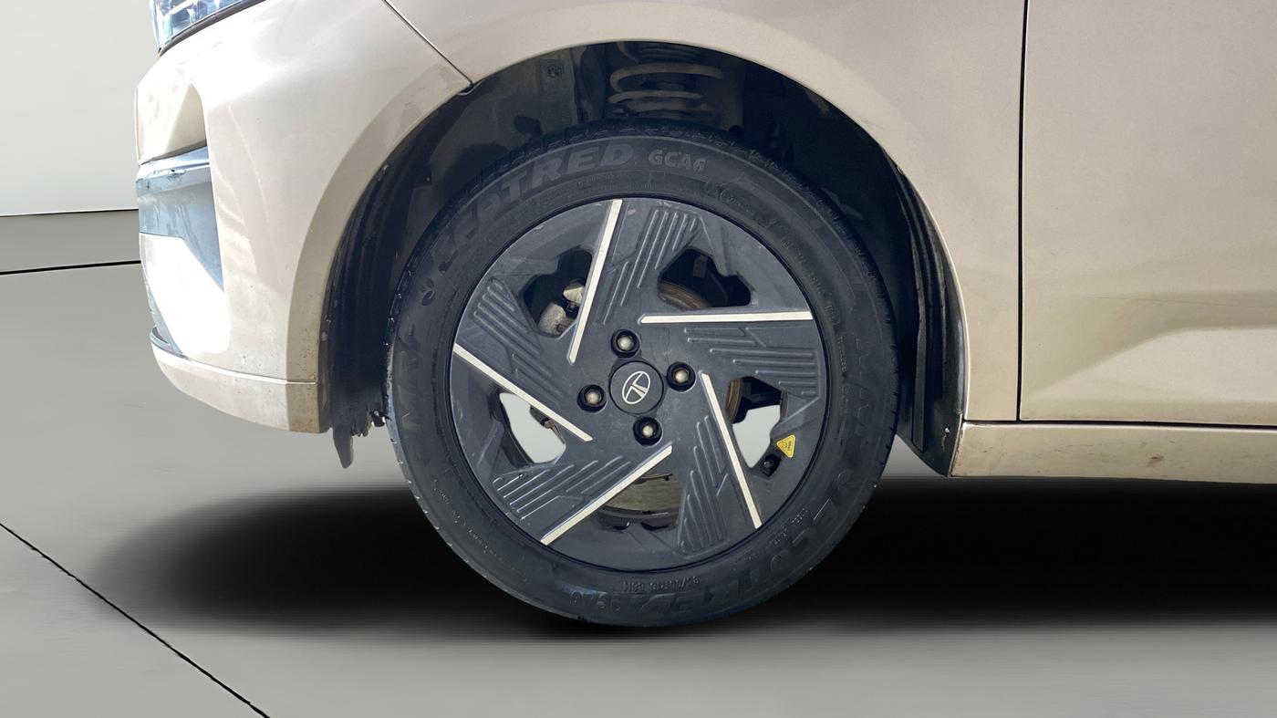 2025 Tata ALTROZ Accomplished Plus S Petrol 6DCT, Petrol, Automatic, 35,037 km, Left Front Wheel