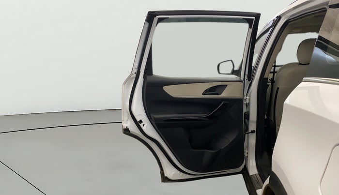 2022 Mahindra XUV700 AX 5 P MT 5 STR, Petrol, Manual, 52,998 km, LHS Rear Door