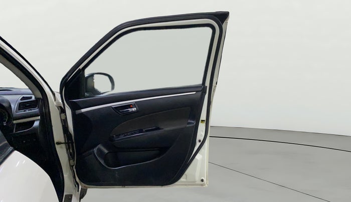 2016 Maruti Swift VXI, Petrol, Manual, 94,556 km, RHS Front Door