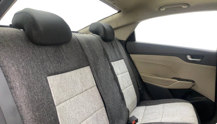 2017 Hyundai Verna 1.6 SX (O) CRDI MT, Diesel, Manual, 1,22,280 km, Right Side Rear Door Cabin