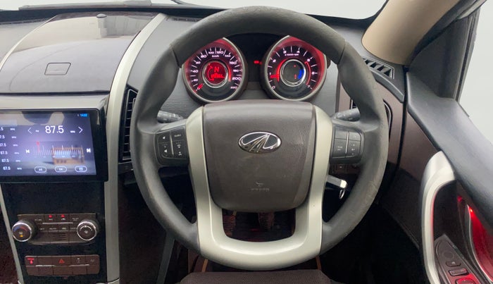 2013 Mahindra XUV500 W6, Diesel, Manual, 1,20,365 km, Steering Wheel Close Up