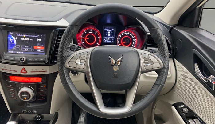 2023 Mahindra XUV300 W8 (O) 1.5 DIESEL AMT, Diesel, Automatic, 25,849 km, Steering Wheel Close Up