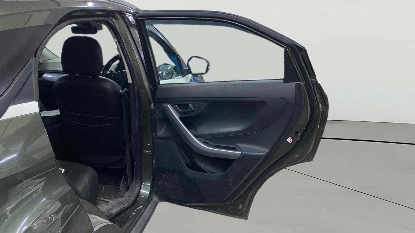 2022 Tata NEXON XM SUNROOF PETROL, CNG, Manual, 29,802 km, RHS Rear Door