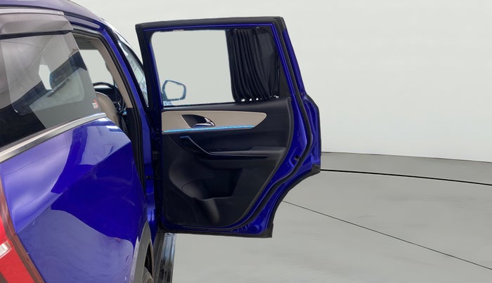 2022 Mahindra XUV700 AX 7 LUXURY D MT 7 STR, Diesel, Manual, 58,100 km, RHS Rear Door