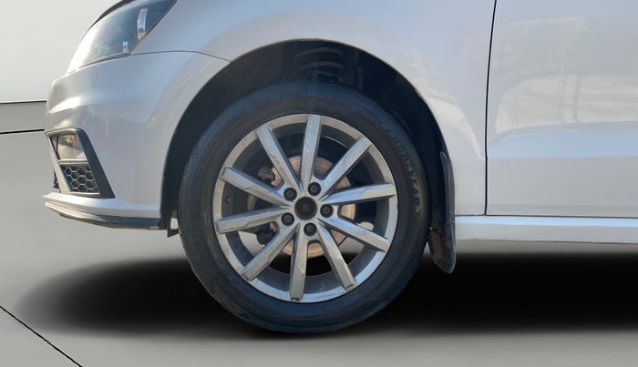 2020 Volkswagen Polo HIGHLINE PLUS 1.0, Petrol, Manual, 43,632 km, Left Front Wheel