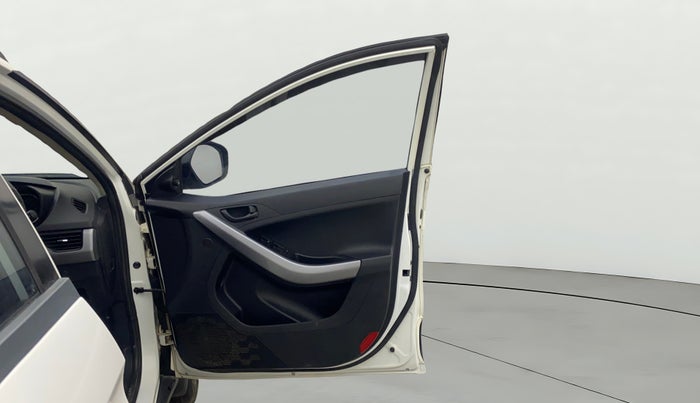 2022 Tata NEXON XM DIESEL, Diesel, Manual, 73,242 km, RHS Front Door